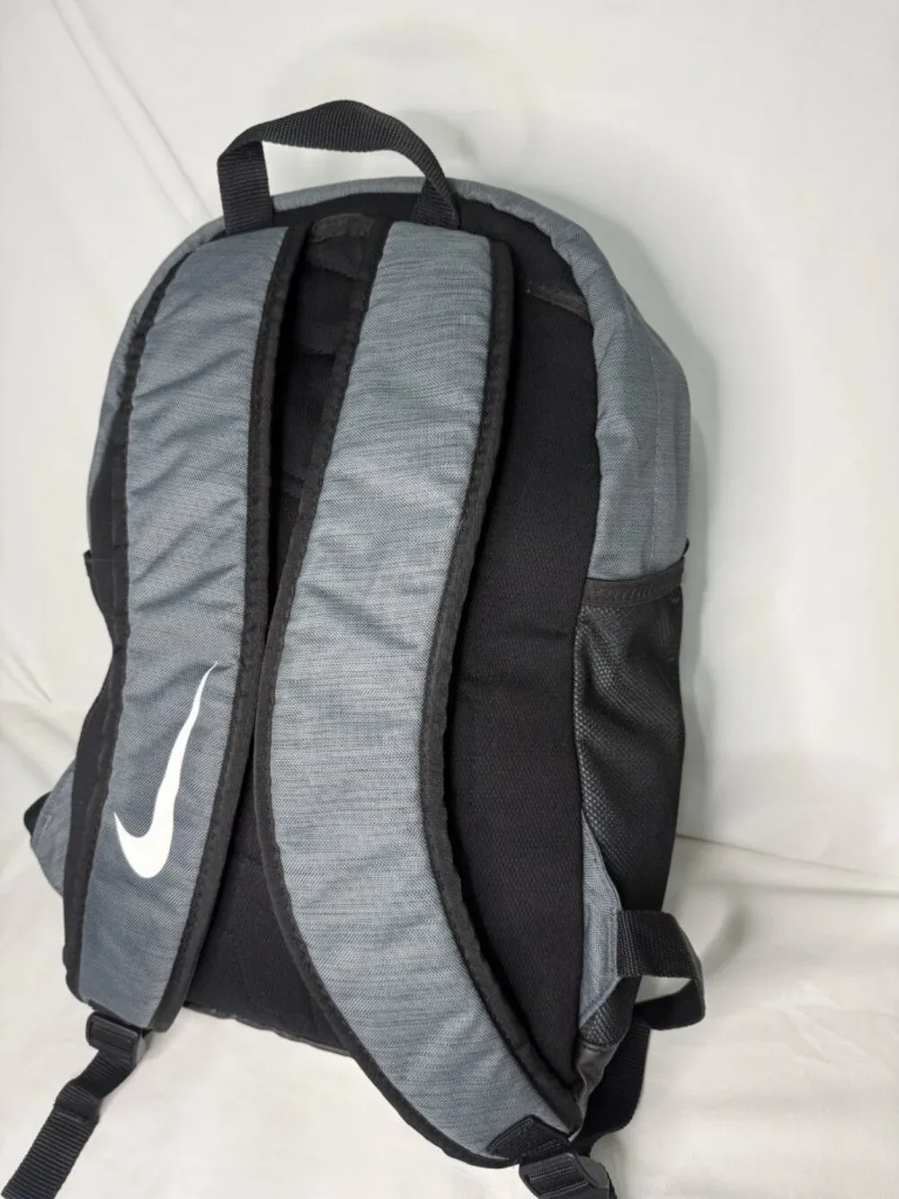 NIKE Unisex Gameday Gym Training Backpack Gray Black
